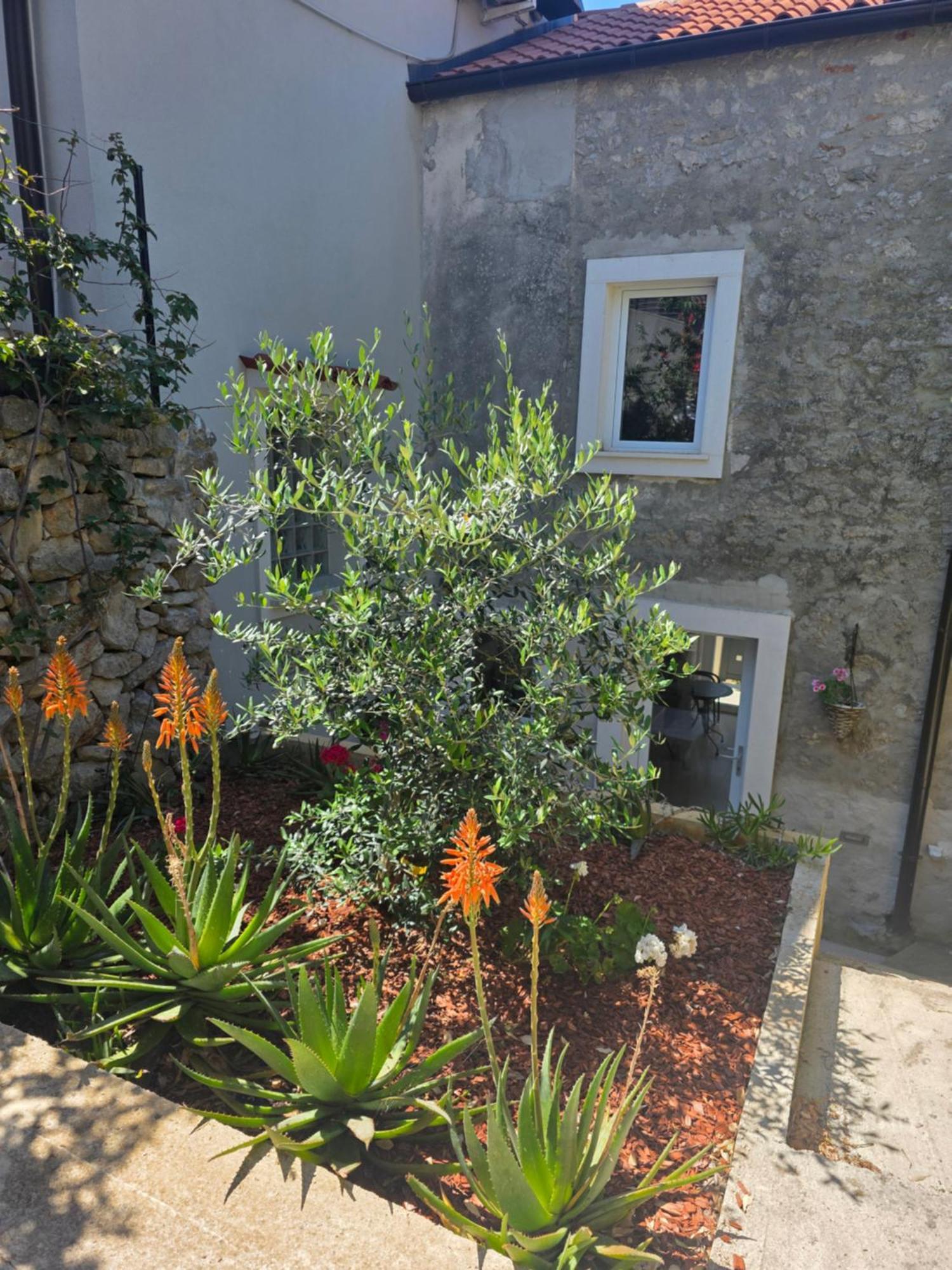 Castel Apartment Mali Losinj Ngoại thất bức ảnh